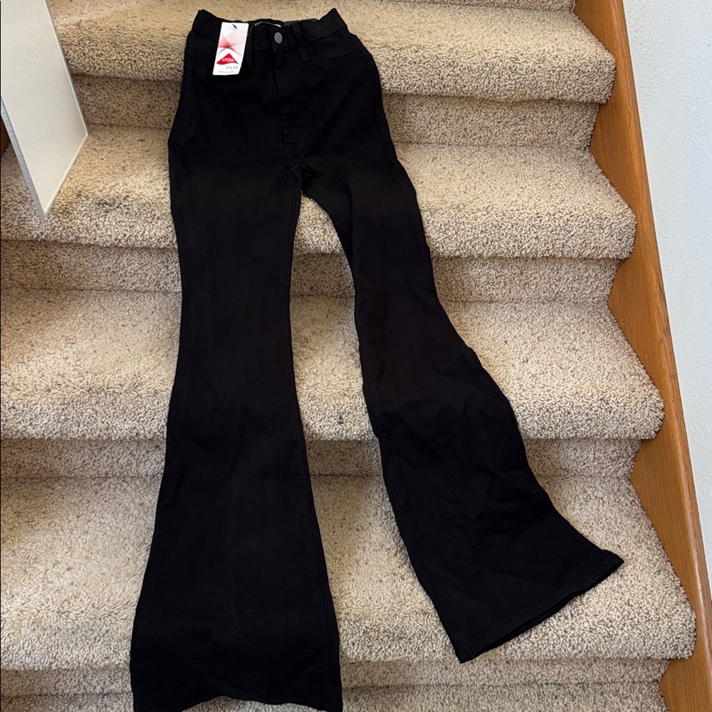 NEW WITH TAGS Fashion Nova Black Bell Bottoms Jeans SIZE 1 For a Tall Skinny Gal
